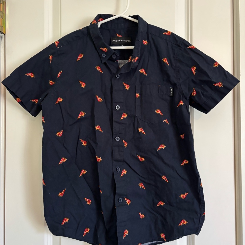 Boys’ size 8 surf shirt with a pizza print! 🍕🍕🍕